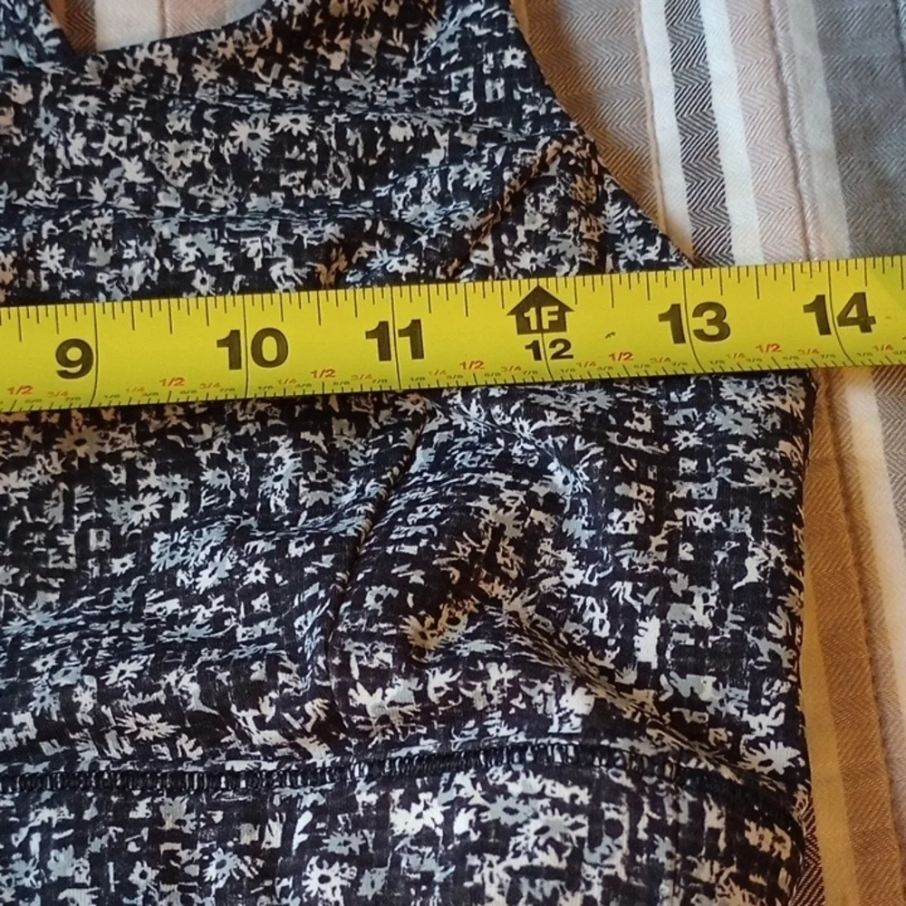Lululemon‎ Athletica Black and White Crisscross Sports Bra